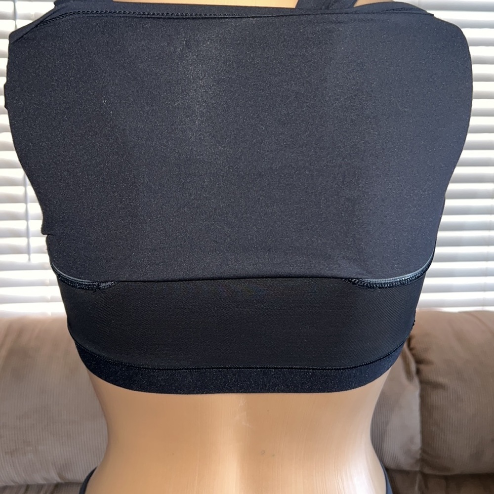 Like New Black Athleta Conscious Crop Top - Picture 4 of 6
